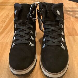 Never Worn Women boots Size 9.5